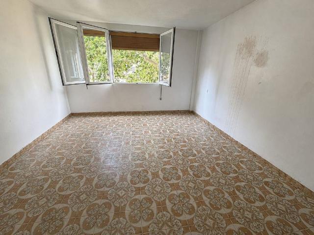 Piso en venta en avenida Mare de Déu de Bellvitge, Hospitalet de Llobregat, L´, de 67 m² 3 habitaciones por 178.000