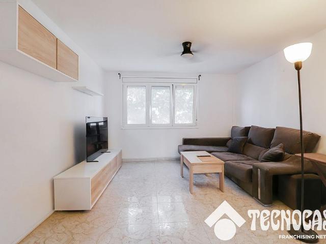 Piso en venta en avenida Mare de Déu de Bellvitge, Hospitalet de Llobregat, L´, de 75 m² 3 habitaciones por 216.000