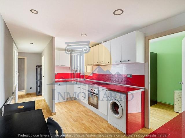 Piso en venta en avenida Meridiana, Barcelona, de 70 m² 3 habitaciones por 325.000