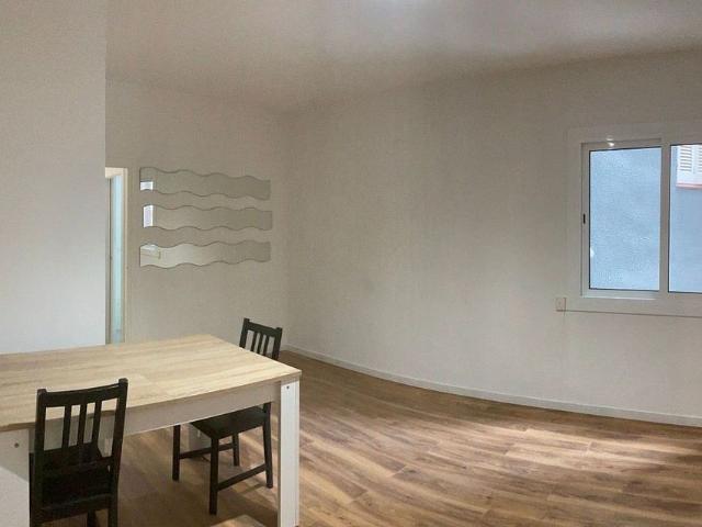 Piso en venta en avenida Meridiana, Barcelona, de 77 m² 3 habitaciones por 340.000