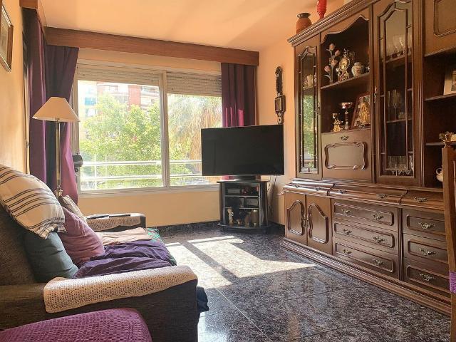 Piso en venta en avenida Meridiana, Barcelona, de 85 m² 4 habitaciones por 360.000