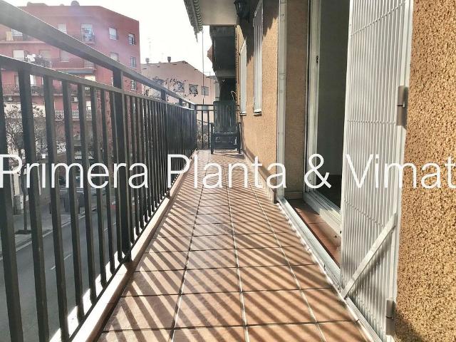 Piso en venta en avenida Perú, Mataró, de 80 m² 4 habitaciones por 178.000