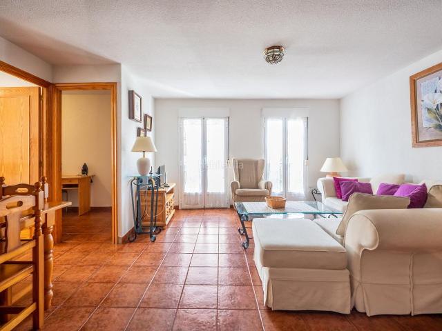 Piso en venta en Ávila, Murallas. Exclusiva vivienda AMUEBLADA cerca del Mercado Chico. Pisos.