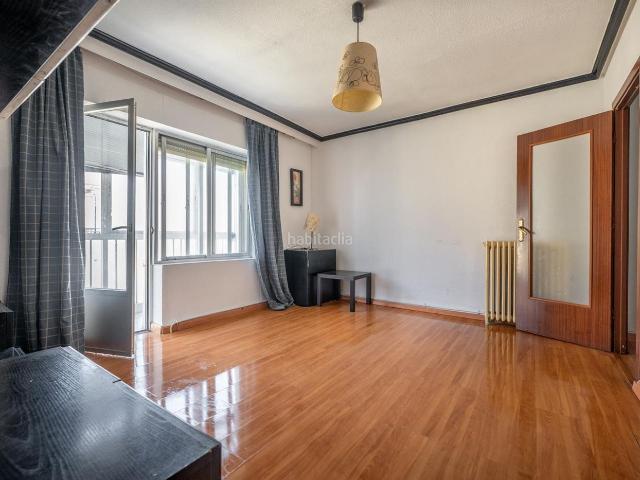 Piso en venta en Ávila, Sur. Piso con GRAN POTENCIAL que cuenta con ASCENSOR en la zona SUR. Pisos.