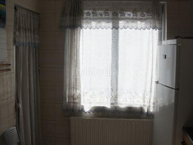 Piso en venta en Ávila, Sur. Piso en venta con tres Habitaciones, dos baños, garaje y trastero. Pisos.