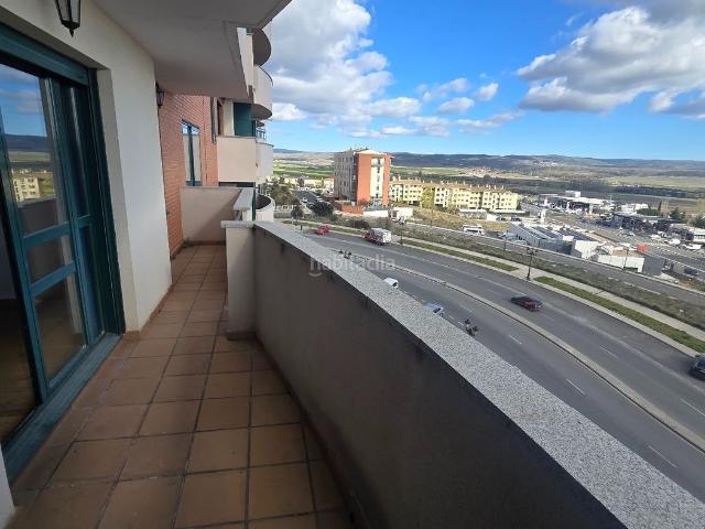 Piso en venta en Ávila, Universidad. Pisos.