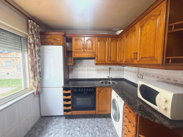 Piso en venta en Avilés, Versalles. Piso de 3 habitaciones en Versalles, Avilés. Pisos.