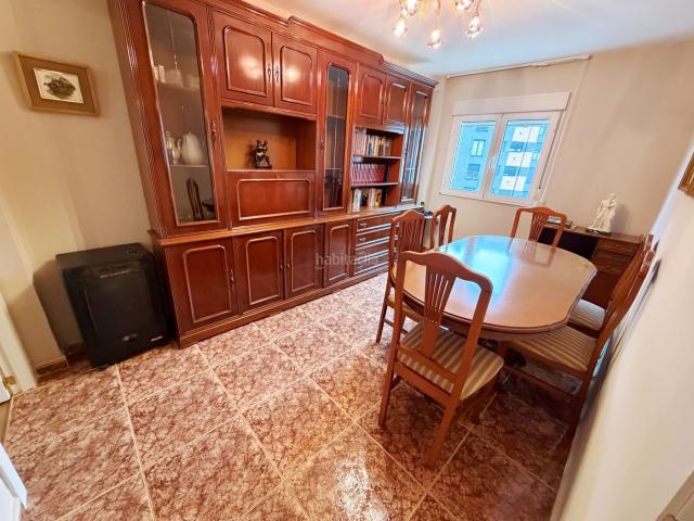 Piso en venta en Avilés, Villalegre La Luz. Vivienda en segunda planta totalmente reformada, cuatro dormitorios, salón, cocina amueblada y baño. Suelos de tarima y gres, vent. Pisos.