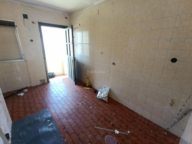 Piso en venta en Avilés, Villalegre La Luz. Oportunidad de Inversión Piso en Avilés a Reformar por 57,000. Pisos.