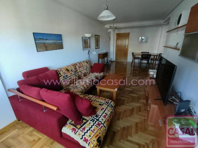 Piso en venta en Avilés, Jardín de Cantos El Nodo. Piso en Venta en Avilés, todo exterior. Consta de dos dormitorios, el principal en suite, el segundo simple, gran salón comedor co. Pisos.