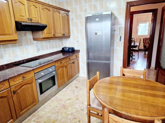 Piso en venta en Avilés, La Magdalena. Valdés Salas. 3 dormitorios, salón, cocina y baño. 2 terrazas. Trastero y plaza de garaje abierta. Calefacción de gas ciudad. Todo. Pisos.