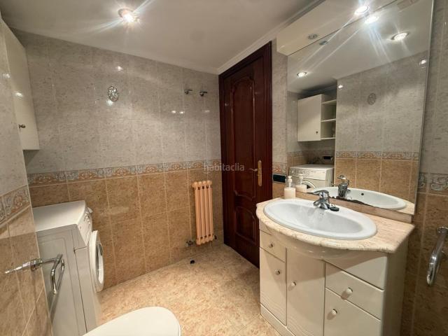 Piso en venta en Avilés, Llaranes. Piso alto y luminoso con gran potencial de 3 habitaciones en Llaranes. Pisos.