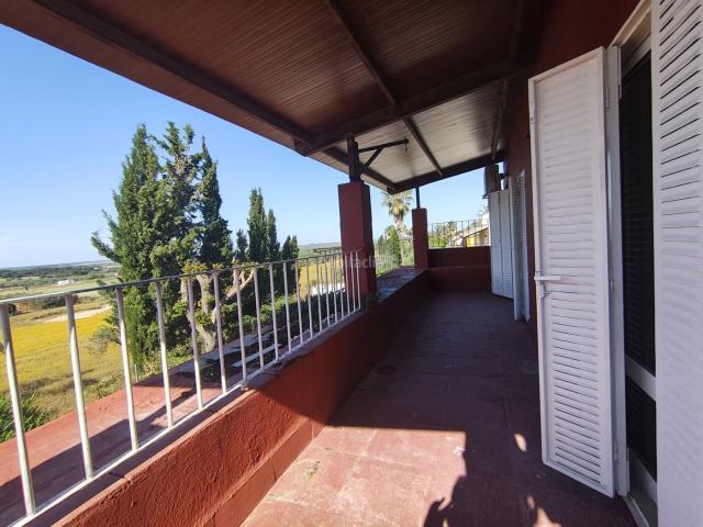 Piso en venta en Aznalcázar. SIN GASTOS PARA EL COMPRADOR. Maravilloso piso con magníficas vistas gracias a su espectacular terraza. Ubicado en el residencial. Pisos.
