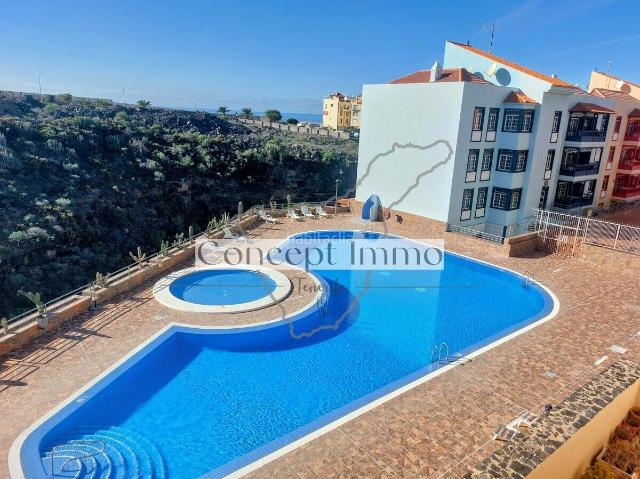 Piso en venta en Adeje, Callao Salvaje Playa Paraíso. Apartamento para reformar con 2 dormitorios, balcón con vistas al mar y garaje en Callao Salvaje!. Pisos.