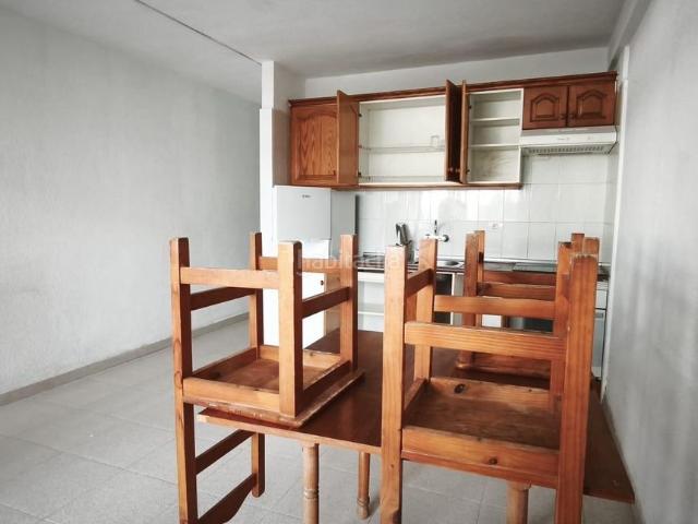 Piso en venta en Adeje, Playa de las Américas. Oportunidad de inversión con terraza y piscina comunitaria en excelente zona. Pisos.