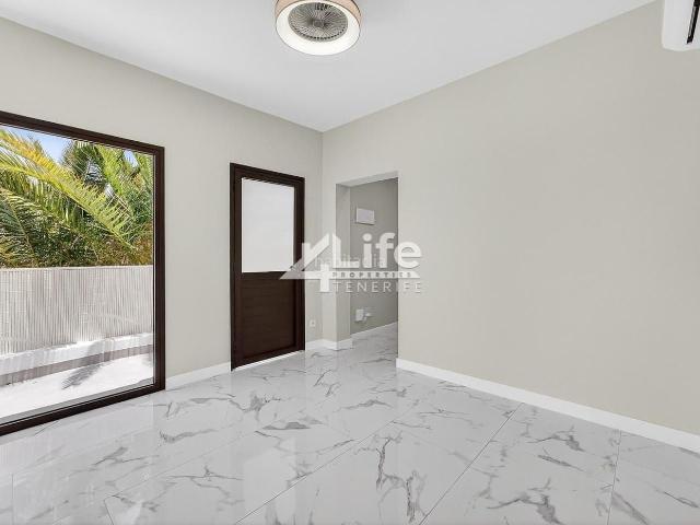 Piso en venta en Adeje, San Eugenio Alto. Pisos.