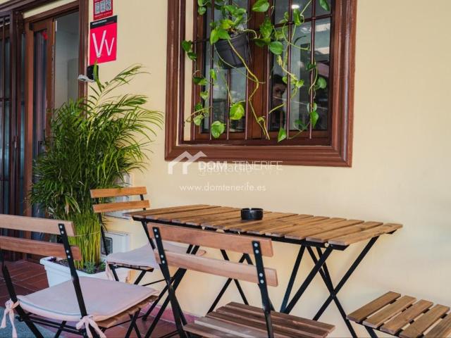 Piso en venta en Adeje, San Eugenio Bajo. Este apartamento de 1 dormitorio en Pueblo Canario ofrece una gran oportunidad tanto para inversión como para uso personal. Ubicad. Pisos.
