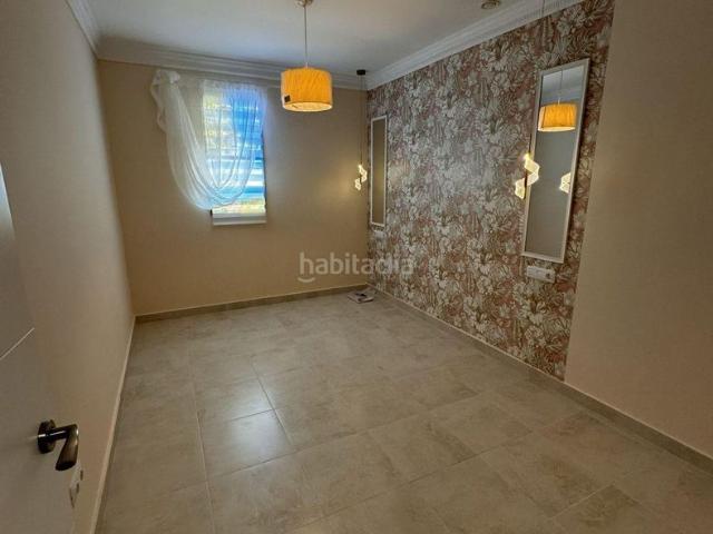 Piso en venta en Adeje, Torviscas Bajo. Propiedad con 2 entradas independientes en el corazón de Playa de Fañabé, Tenerife. Pisos.