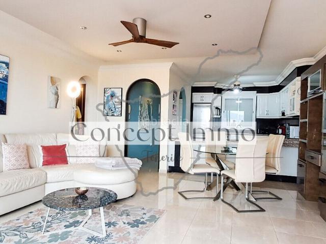 Piso en venta en Adeje, Torviscas Centro y Alto. Amplio apartamento de 2 dormitorios con una gran terraza con vistas al mar, garaje y piscina!. Pisos.