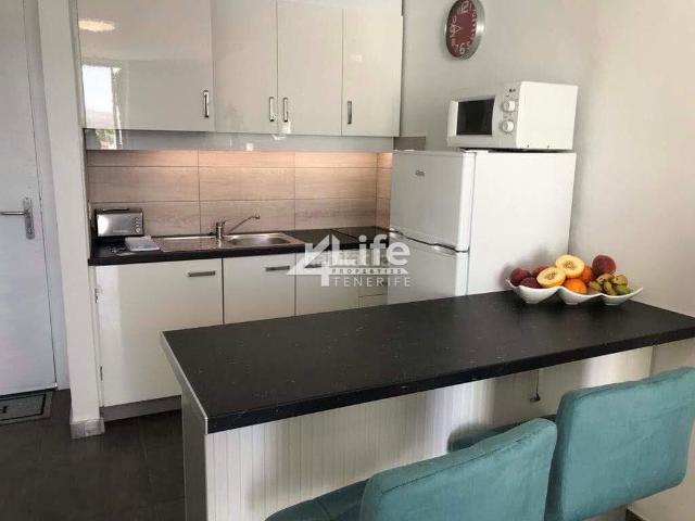 Piso en venta en Adeje, Torviscas Centro y Alto. Apartamento de 1 Dormitorio en Venta en Costa Adeje Piscina y Pista de Tenis. Pisos.