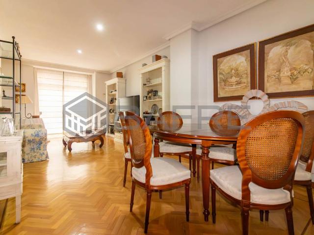 Piso en Venta en Adelfas