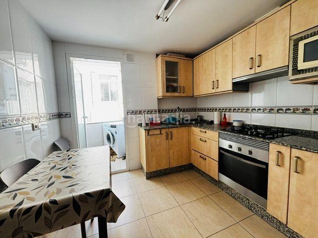Piso en venta en Águilas, Casco Antiguo. VIVIENDA LISTA PARA ENTRAR A VIVIR JUNTO A LA CARRETERA DE LORCA. Pisos.