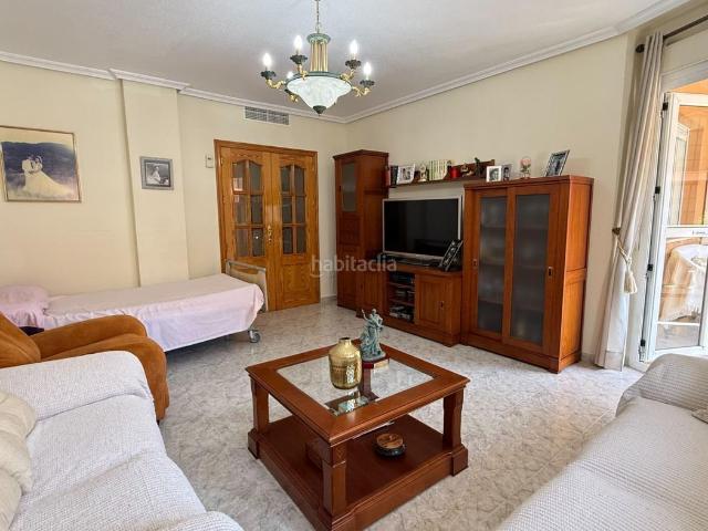 Piso en venta en Águilas, Casco Antiguo. Amplio piso de 4 dormitorios con garaje y dos patios a un paso de la playa. Pisos.