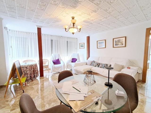 Piso en venta en Águilas, Casco Antiguo. Amplio piso de 5 dormitorios con vistas al Puerto. Pisos.