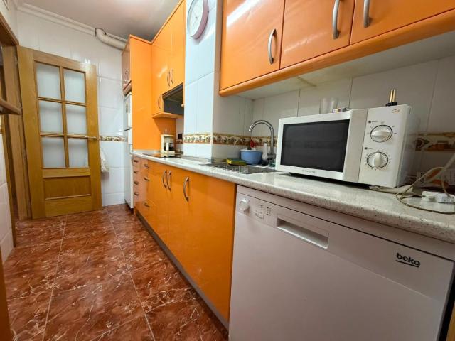 Piso en venta en Águilas, Casco Antiguo. Amplio Piso en Venta en La Huerta, Águilas por 140,000. Pisos.