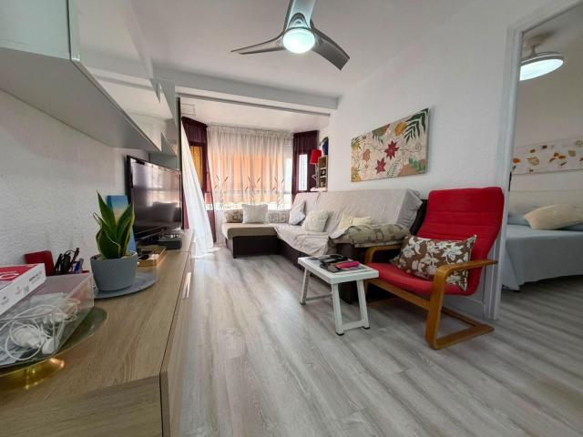 Piso en venta en Águilas, Casco Antiguo. EN EXCLUSIVA Amplio Piso Reformado en el Corazón de Águilas A Solo 350 Metros del Mar. Pisos.