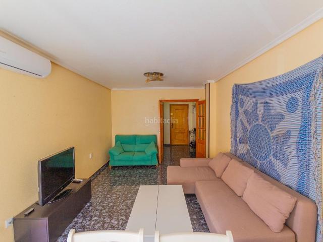 Piso en venta en Águilas, Casco Antiguo. Espectacular piso de 138 m2 con terraza, gran patio privado y plaza de garaje cerca del centro de Águilas. Pisos.