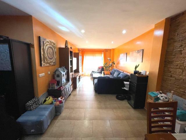 Piso en venta en Águilas, Casco Antiguo. Pisazo nuevo en calle Huelva. Pisos.
