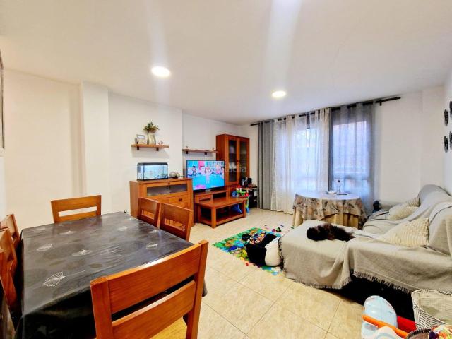Piso en venta en Águilas, Casco Antiguo. Amplia planta baja de 3 dormitorios con gran patio en la zona de La Huerta. Pisos.