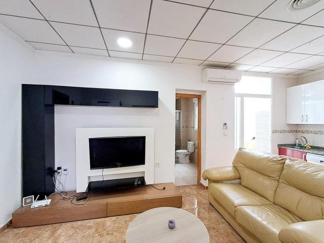 Piso en venta en Águilas, Casco Antiguo. Piso en planta baja con 3 dormitorios y amplio patio a un paso del Paseo de Parra. Pisos.