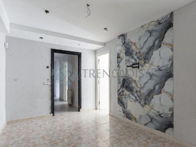 Piso en venta en Alcobendas, Centro. Oportunidad para reformar !Vivienda de 76 m para reformar a la venta en Alcobendas, en Madrid.La vivienda está distribuida en saló. Pisos.