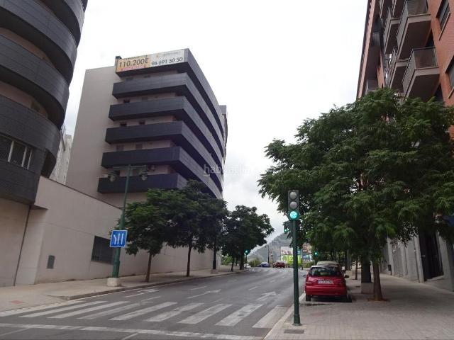 Piso en venta en Alcoi, Zona Nord. Piso en venta, por estrenar, en Zona Norte, Alcoy. La vivienda es un primer piso, dispone de 2 dormitorios, un baño, salón com. Pisos.