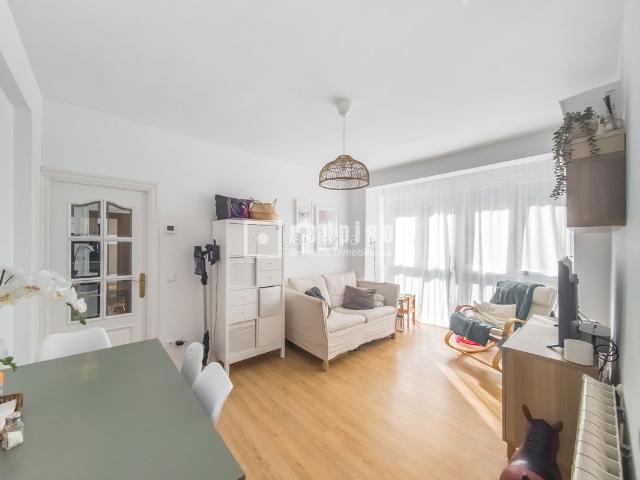 Piso en venta en Alcorcón, Valderas Los Castillos. VIVIENDA TOTALMENTE REFORMADA, MUY LUMINOSA Y CON EXCELENTE UBICACIÓN. Pisos.
