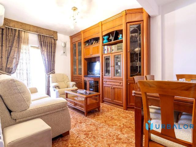 Piso en venta en Alcorcón, Zona Renfe. Piso de 3 dormitorios, garaje en centro Alcorcón. Pisos.