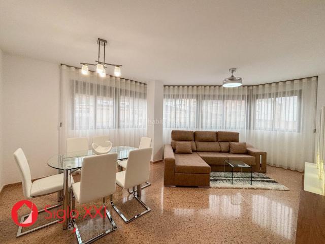 Piso en venta en Alcora l´. Oportunidad única! Piso luminoso y espacioso con un amplio comedor perfecto para reuniones familiares, una moderna cocina independ. Pisos Alcora.