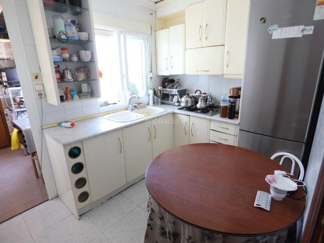 Piso en venta en Alcázar de San Juan. PISO CÉNTRICO Y AMPLIO, CON 3 DORMITORIOS, BAÑO CON DUCHA, ASEO, COCINA INDEPENDIENTE CON LAVADERO Y SALÓN COMEDOR CON BALCÓN. Pisos Alcázar de San.