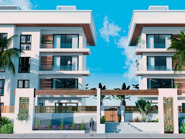 Piso en venta en Alcázares Los, Centro. Apartamento de 3 dormitorios en venta en Los Alcázares, con piscina. Pisos Alcázares.
