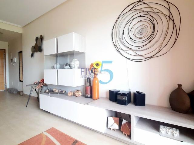 Piso en venta en Alcázares Los, Las Lomas de Rame Bahía Bella. Amplio apartamento de 2 habitaciones y 2 baños en la planta baja, situado en la tranquila y segura urbanización cerrada de Sierra.