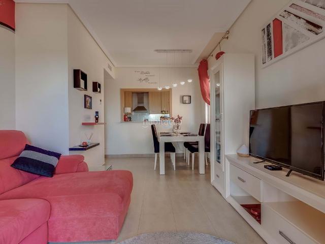 Piso en venta en Alcázares Los, Las Lomas de Rame Bahía Bella. Apartamento de 3 habitaciones y 2 baños con vistas al resort de golf La Serena en Los Alcázares. Urbanización cerrada con aparcami.
