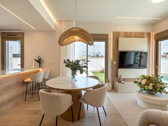 Piso en venta en Alcázares Los, Las Lomas de Rame Bahía Bella. Villa Semidetached de 3 dormitorios en venta en Los Alcázares, con piscina. Pisos Alcázares.
