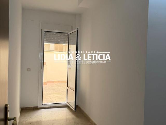 Piso en venta en Alcalá de Guadaira, Centro. Espectacular Bajo de Obra Nueva con Patio en Pleno Centro. Pisos Alcalá de.