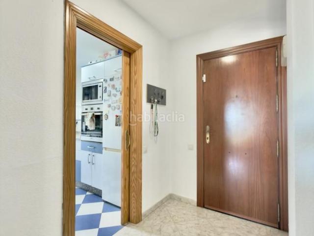 Piso en venta en Alcalá de Guadaira, Centro. Luminoso piso con terraza y gran piscina comunitaria junto a Av. Antonio Mairena. Pisos Alcalá de.