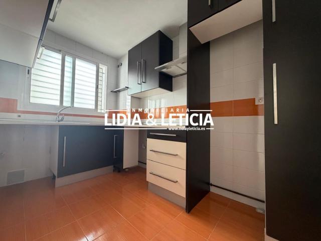 Piso en venta en Alcalá de Guadaira, La Paz. Piso VPO en Zona Pablo VI Montecarmelo Alcala de Guadaria. Pisos Alcalá de.
