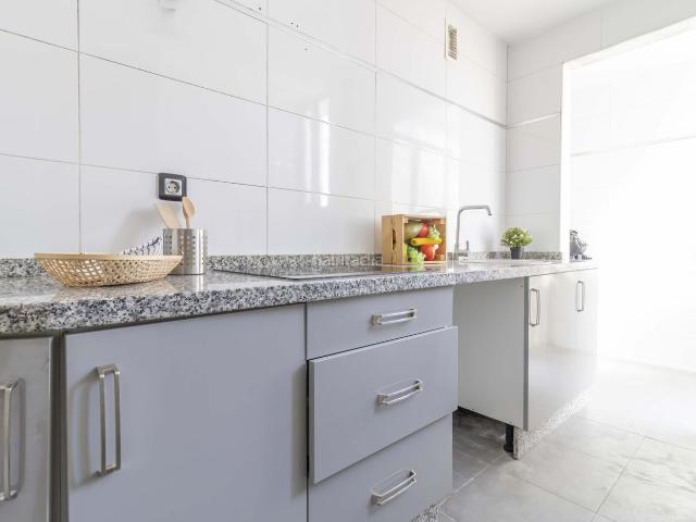 Piso en venta en Alcalá de Guadaira, La Paz. PISO EN URBANIZACION CON PISCINA Y PARKING EN SUPERFICIE A LA VENTA EN ALCALÁ DE GUADAÍRA. Pisos Alcalá de.