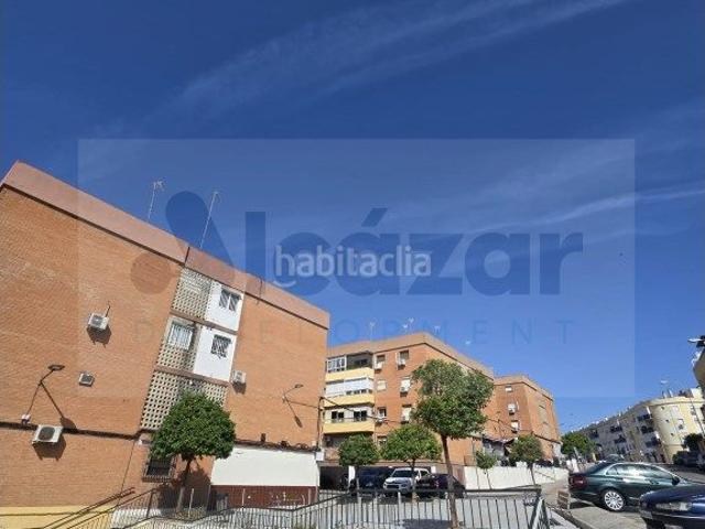 Piso en venta en Alcalá de Guadaira, Nueva Alcalá. Vivienda para reformar en Rabesa. Pisos Alcalá de.