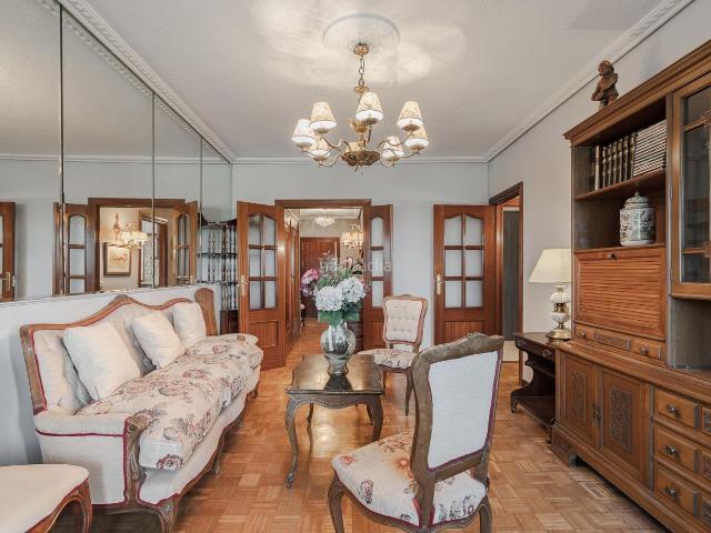Piso en venta en Alcalá de Henares, Casco Histórico. Piso amplio con terraza y ascensor en casco histórico. Pisos Alcalá de.